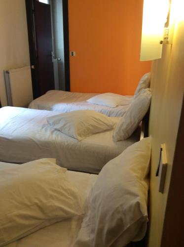 Habitación Triple del hotel De La Place. Foto 8