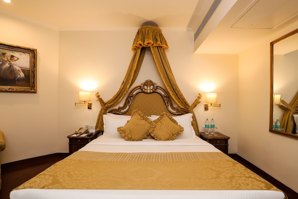 Suite Maharaja de un dormitorio del hotel The Royal Plaza. Foto 1
