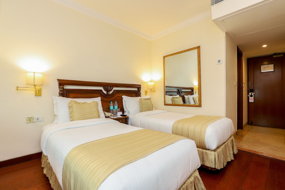 Habitación Estándar Twin del hotel The Royal Plaza. Foto 1