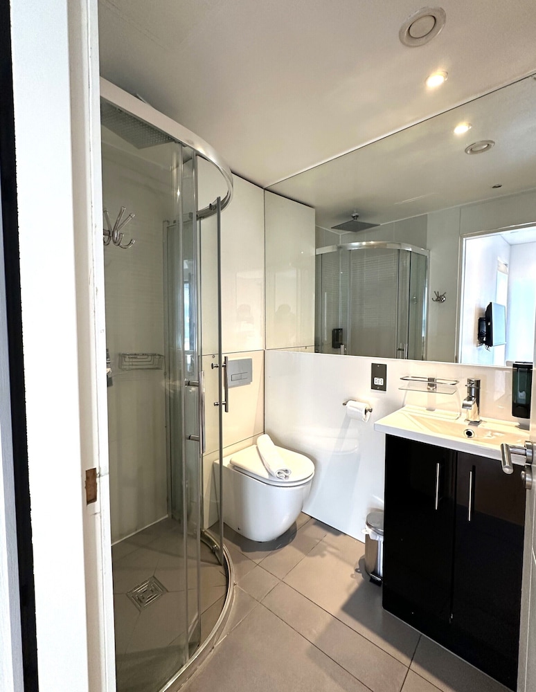 Estudio Deluxe, baño privado (Wren's Studio) del hotel Room Home Stay. Foto 6