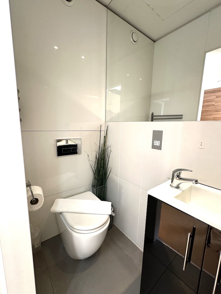 Estudio Deluxe, baño privado (Stark Studio) del hotel Room Home Stay. Foto 6