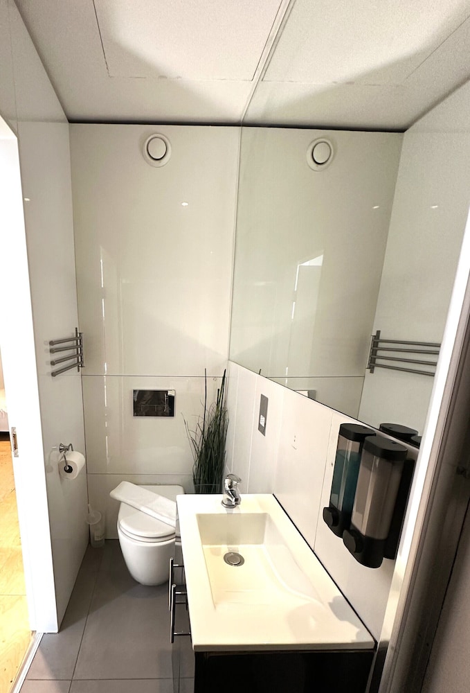 Estudio Deluxe, baño privado (Stark Studio) del hotel Room Home Stay. Foto 8