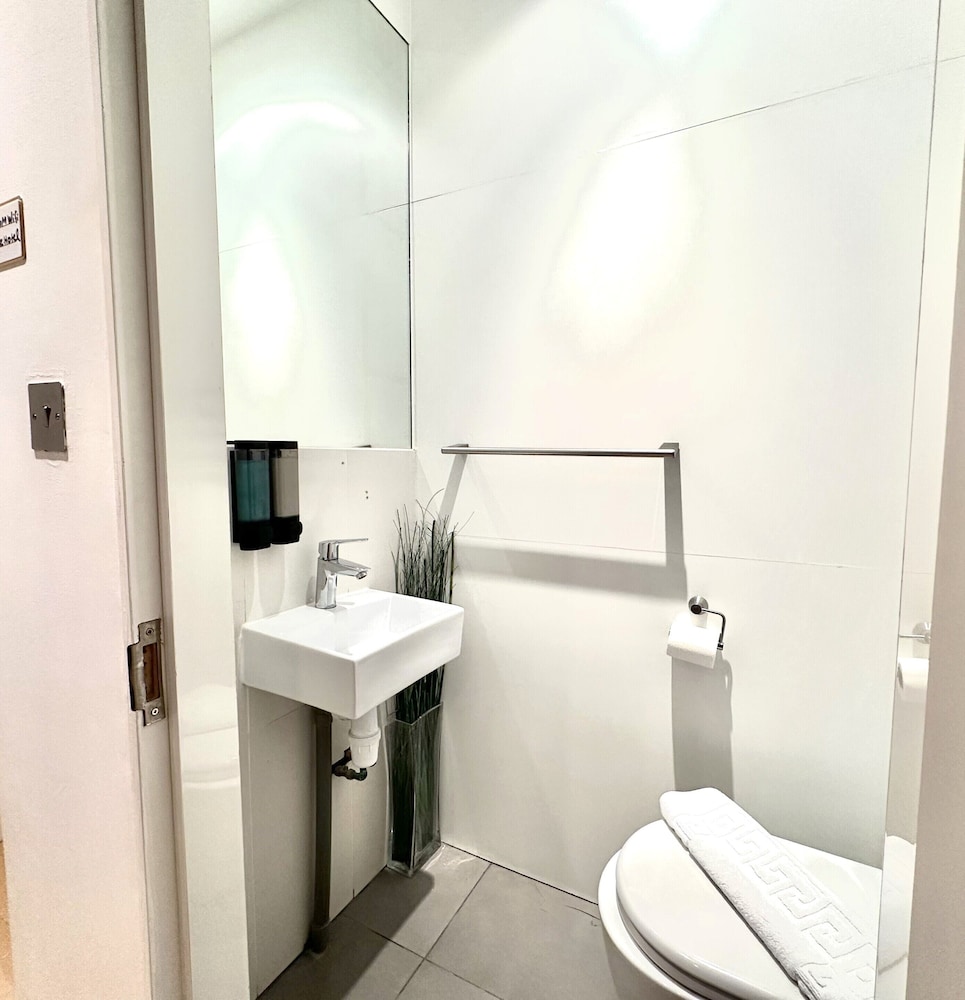 Suite económica, baño privado (Jacobson Suite) del hotel Room Home Stay. Foto 8