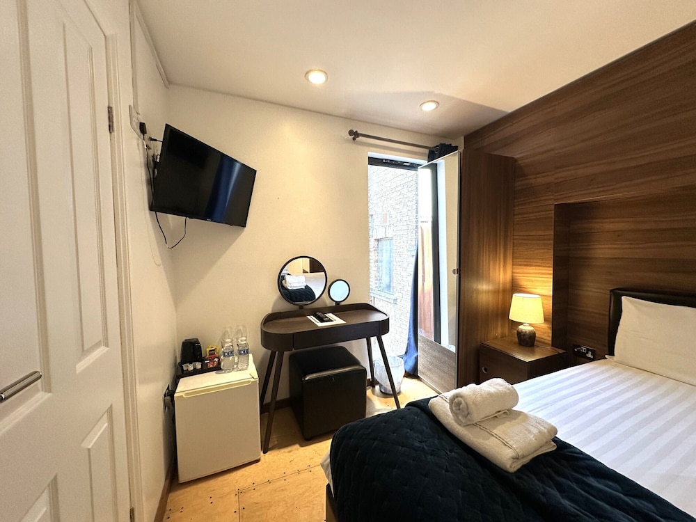Suite económica, baño privado del hotel Room Home Stay. Foto 4