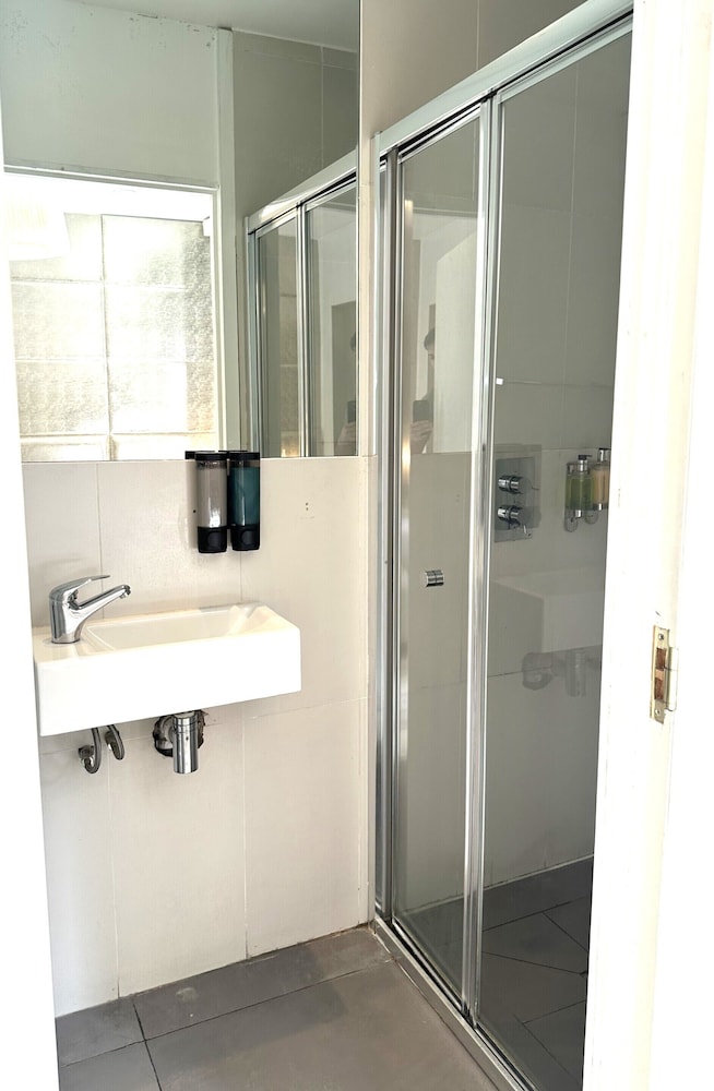 Estudio Deluxe, baño privado (Suede Studio) del hotel Room Home Stay. Foto 12