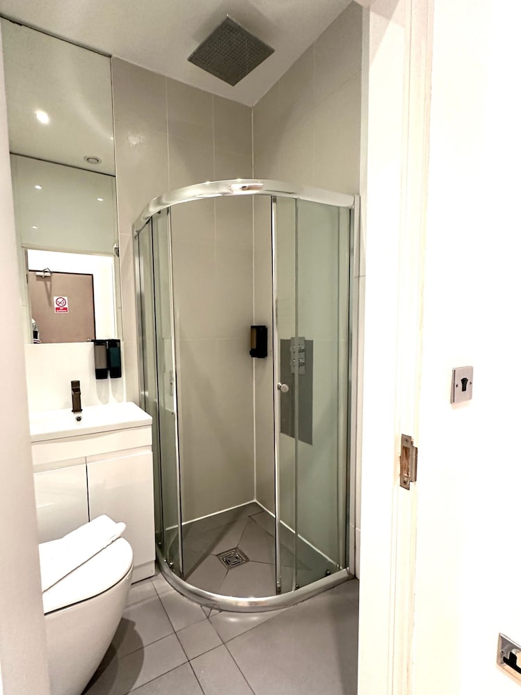 Suite estándar, baño privado (Edison Suite) del hotel Room Home Stay. Foto 5