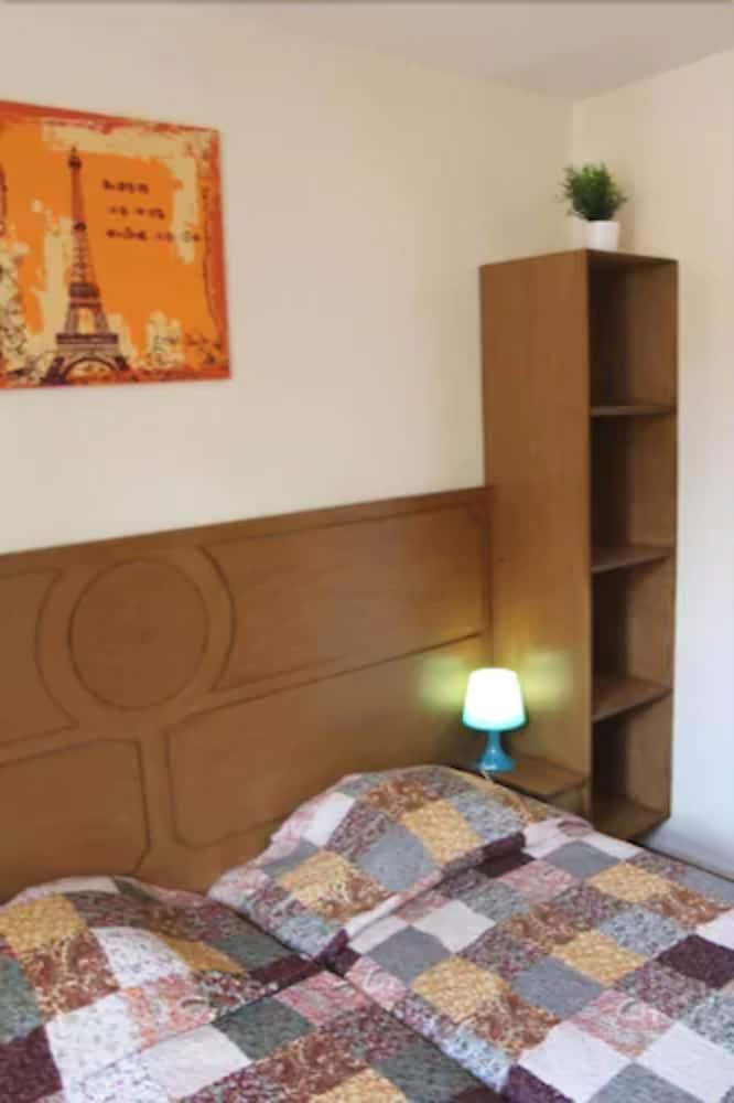 Chambre Double Économique, salle de bains commune del hotel Hôtel Rachel. Foto 1