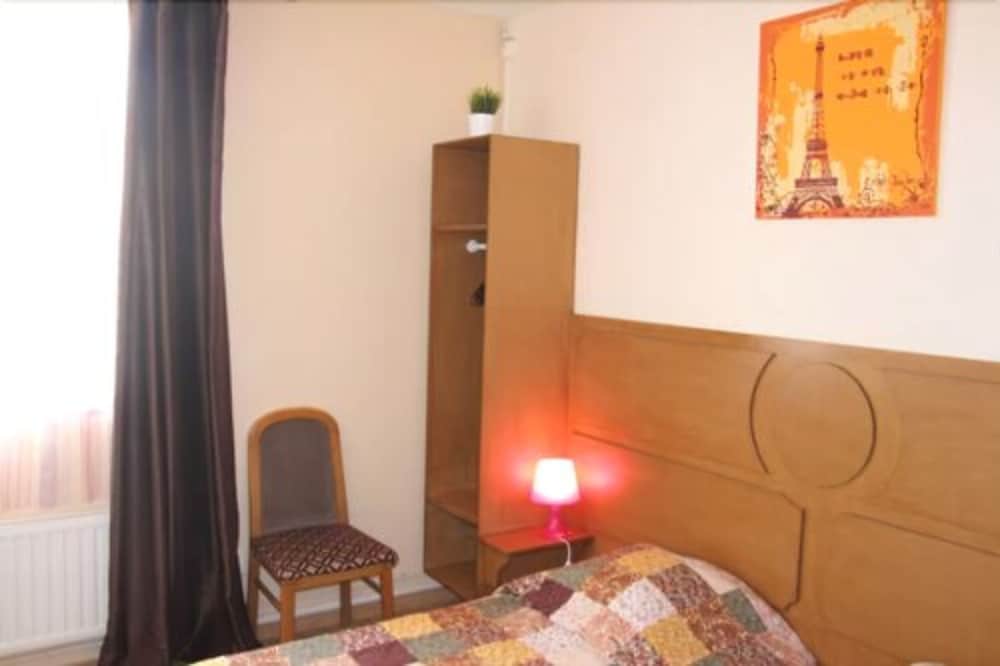 Chambre Double Économique, salle de bains commune del hotel Hôtel Rachel. Foto 3
