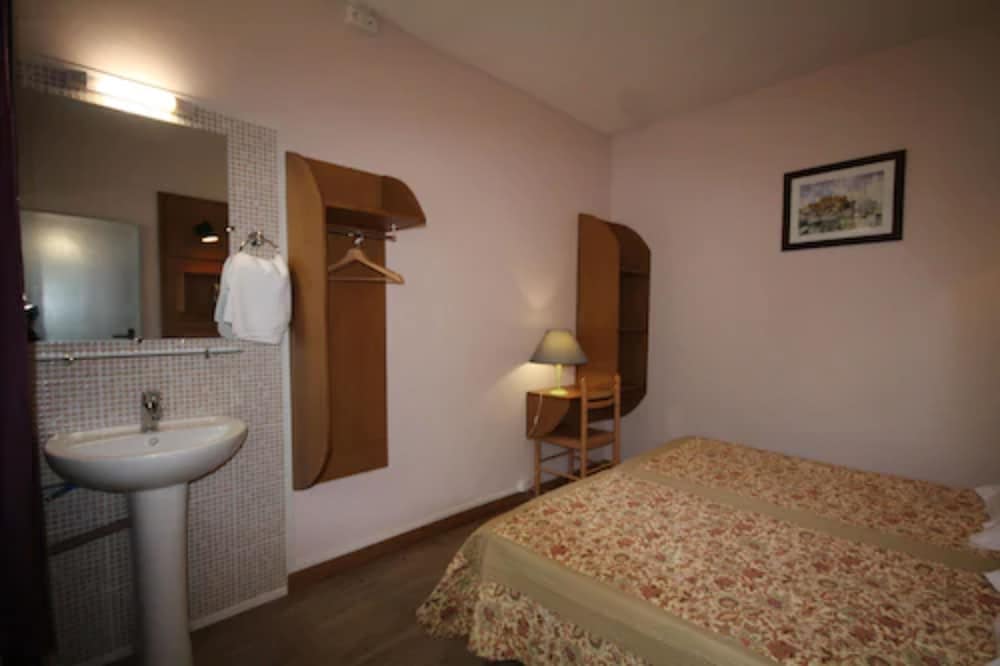 Chambre Double Économique, salle de bains commune del hotel Hôtel Rachel. Foto 7