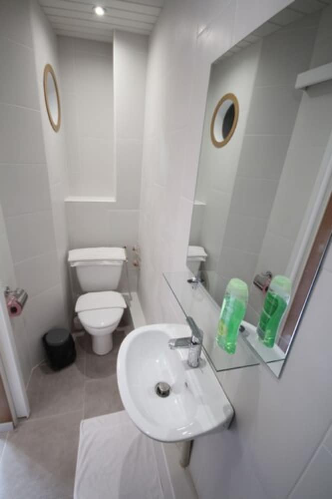 Chambre Double Confort, salle de bains privée del hotel Hôtel Rachel. Foto 15