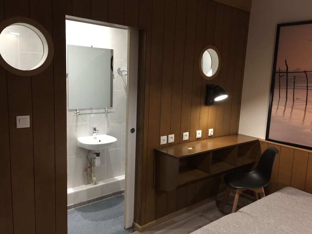 Chambre Double Confort, salle de bains privée del hotel Hôtel Rachel. Foto 18