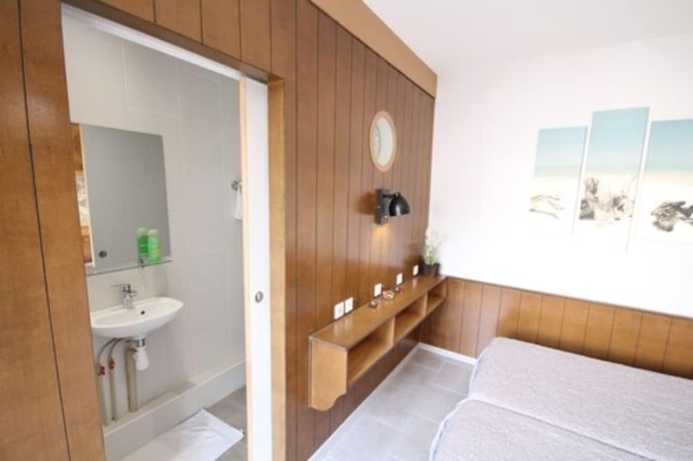 Chambre Double Confort, salle de bains privée del hotel Hôtel Rachel. Foto 19