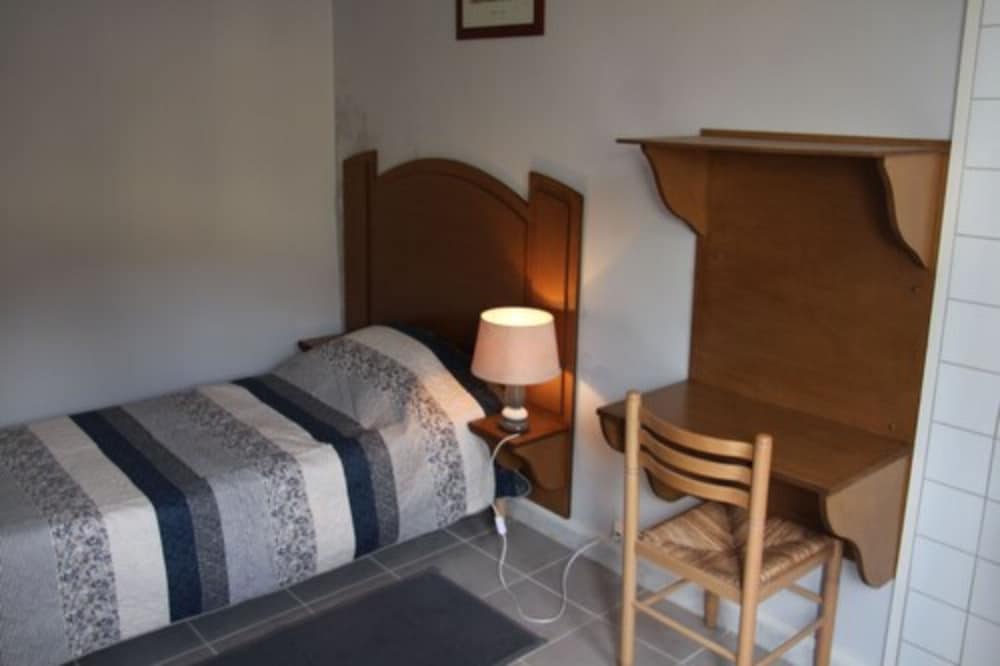 Chambre Simple Confort, salle de bains privée del hotel Hôtel Rachel. Foto 2