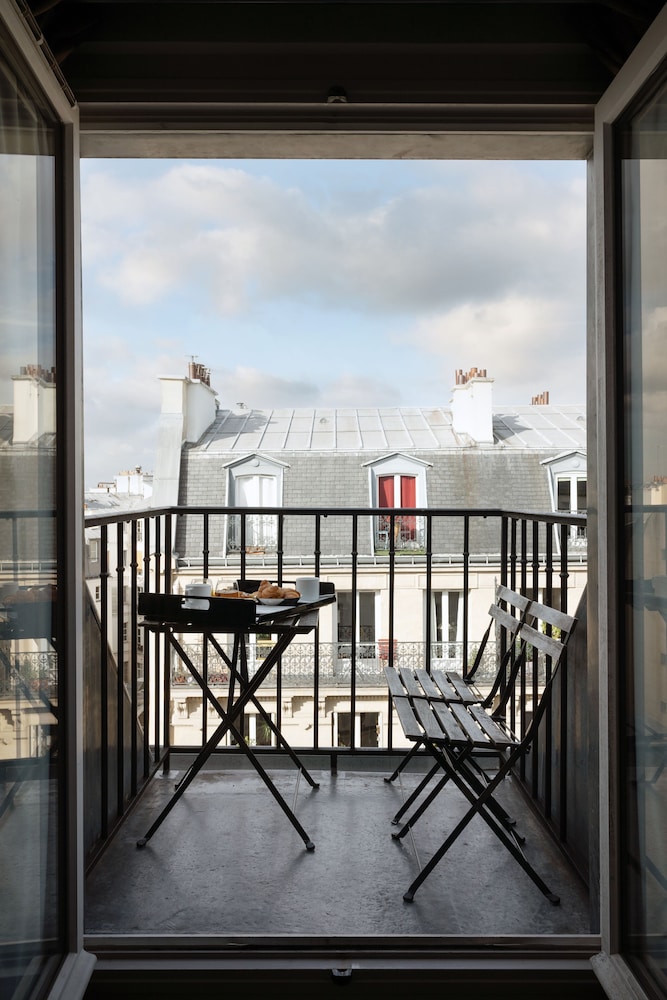 Prestige Balcony with Eiffel Tower View del hotel Saint Louis Pigalle. Foto 2