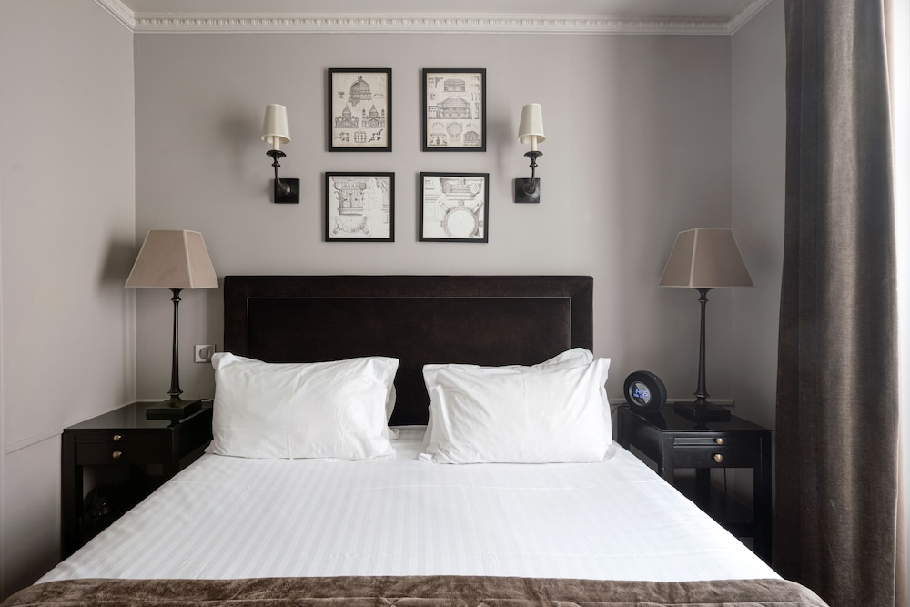 Superior Double Room with Balcony and Eiffel Tower View del hotel Saint Louis Pigalle. Foto 2