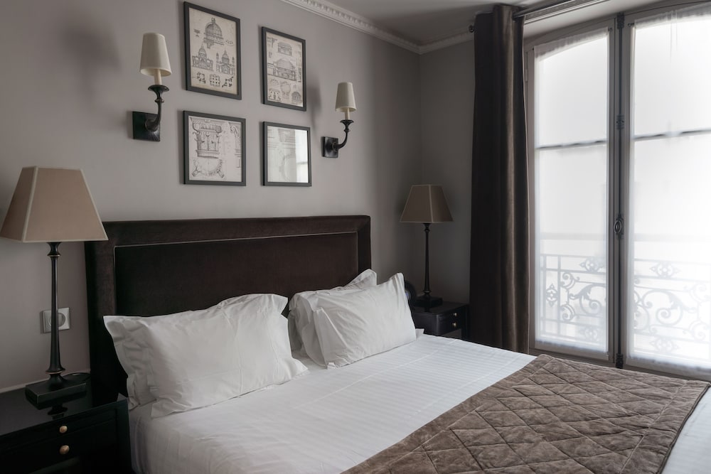 Superior Double Room with Balcony and Eiffel Tower View del hotel Saint Louis Pigalle. Foto 3