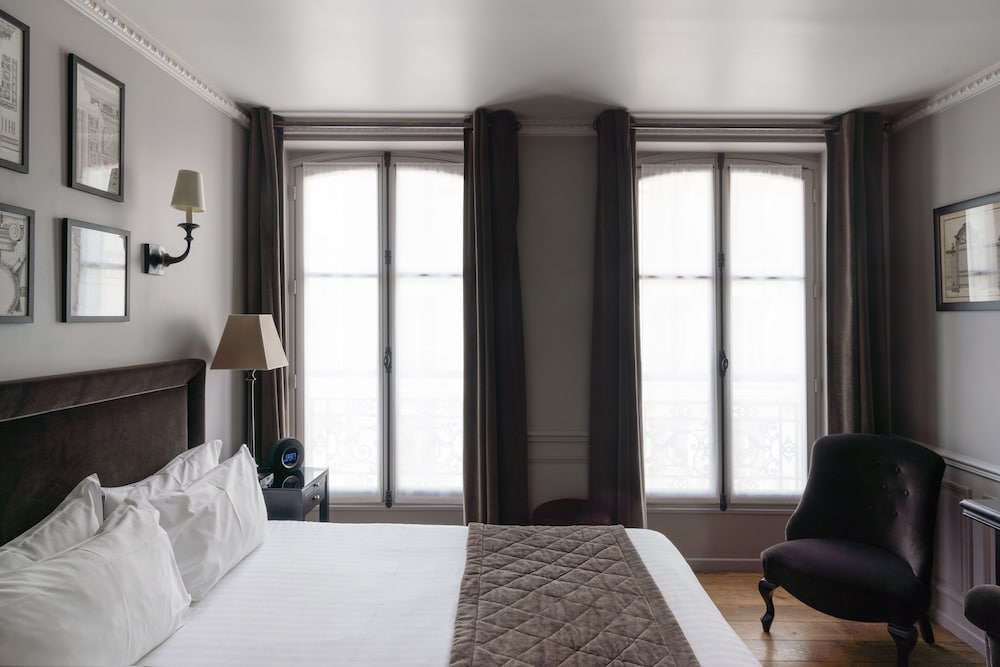 Deluxe Balcony with Eiffel Tower View del hotel Saint Louis Pigalle
