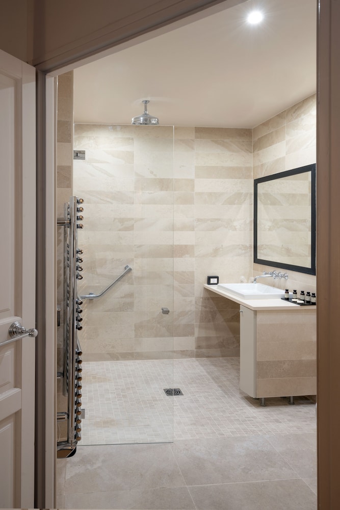 Double Superior Accessible room del hotel Saint Louis Pigalle. Foto 4