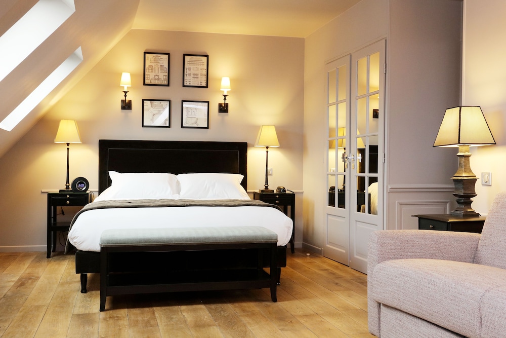 Deluxe Suite with Eiffel Tower view del hotel Saint Louis Pigalle. Foto 2