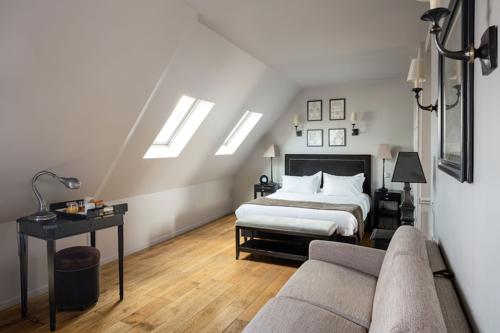 Deluxe Suite with Eiffel Tower view del hotel Saint Louis Pigalle. Foto 3