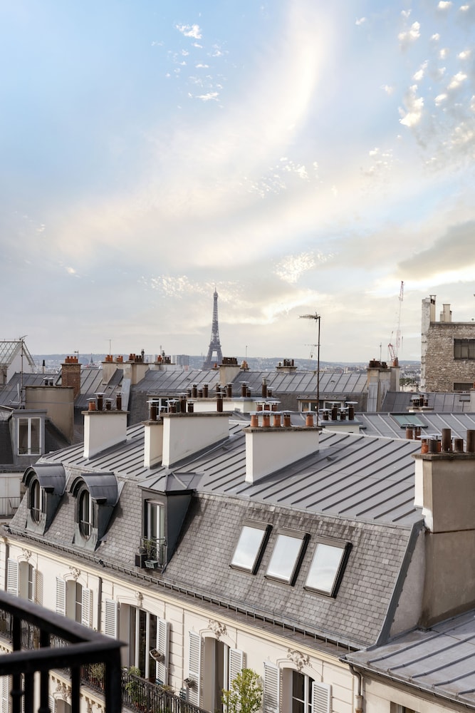 Deluxe Suite with Eiffel Tower view del hotel Saint Louis Pigalle. Foto 10