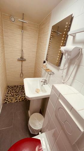 Habitación cuádruple del hotel Jeff Paris. Foto 4