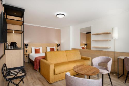 Habitación Triple Confort del hotel Bristol Budapest. Foto 1