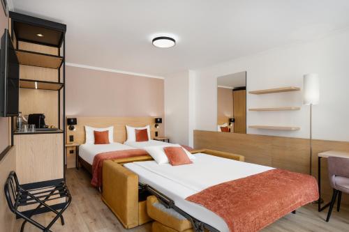 Habitación Triple Confort del hotel Bristol Budapest. Foto 4