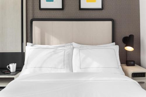 Full Bed Standard Room del hotel Voco Times Square South, an IHG. Foto 2