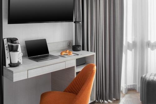 Full Bed Standard Room del hotel Voco Times Square South, an IHG. Foto 3