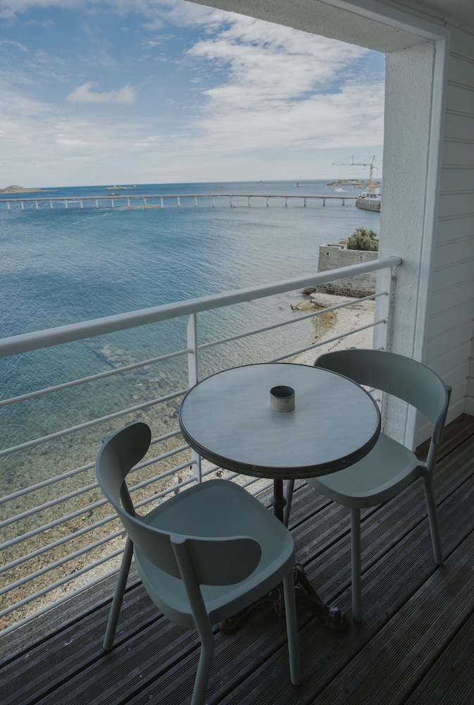 Habitación con privilegios y vistas al mar con balcón del hotel Hotel Mercure Roscoff Bord de Mer. Foto 16