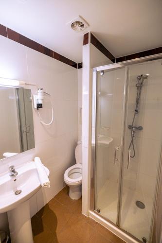 Habitación Doble Estándar del hotel Hôtel Aix Europe. Foto 17