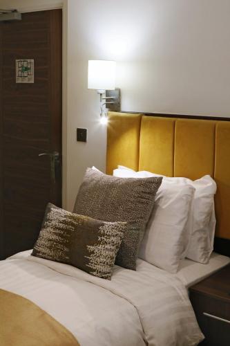 Habitación Individual Clásica con aseo privado y ducha compartida del hotel Imperial Guest House. Foto 3