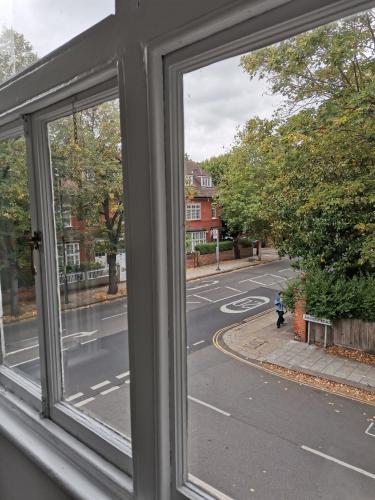 Habitación Doble con baño privado del hotel Chiswick Court. Foto 2