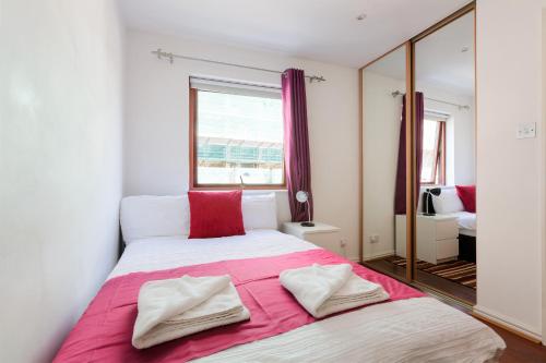 Habitación Doble Económica del hotel Centra Wharf. Foto 4