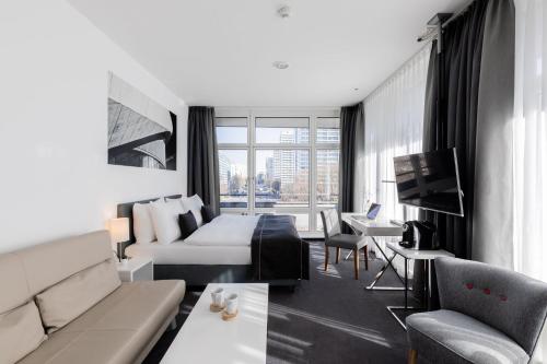 Habitación familiar Premium con cama extragrande y sofá cama del hotel Garner Berlin - Gendarmenmarkt. Foto 1