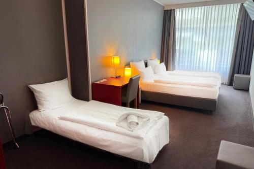 Habitación familiar Premium con cama extragrande y sofá cama del hotel Garner Berlin - Gendarmenmarkt. Foto 3