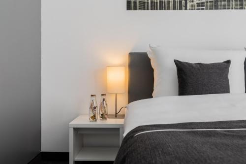 Habitación Estándar con bañera con ducha - 1 cama extragrande del hotel Garner Berlin - Gendarmenmarkt. Foto 3