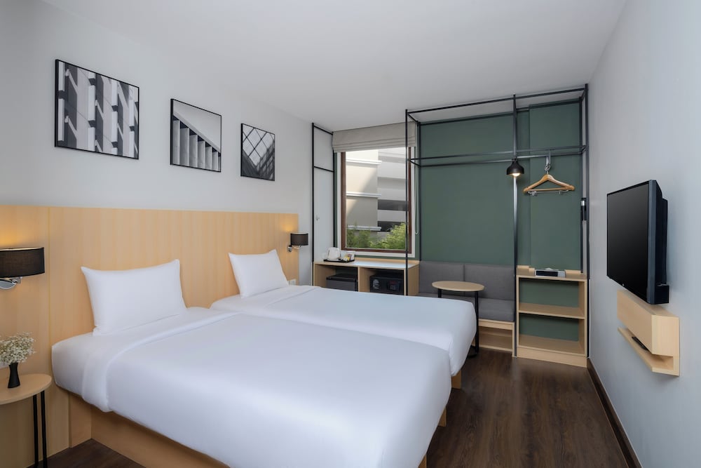 Habitación Superior con Dos Camas Individuales del hotel Ibis Bangkok Sukhumvit 4. Foto 1