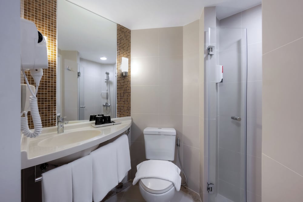 Habitación Superior con Dos Camas Individuales del hotel Ibis Bangkok Sukhumvit 4. Foto 9