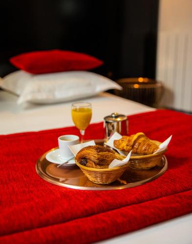 Habitación Doble con cama supletoria del hotel Eiffel Villa Garibaldi