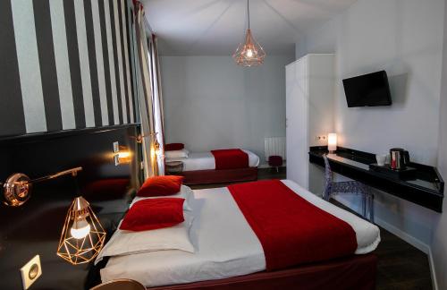 Habitación Doble con cama supletoria del hotel Eiffel Villa Garibaldi. Foto 7