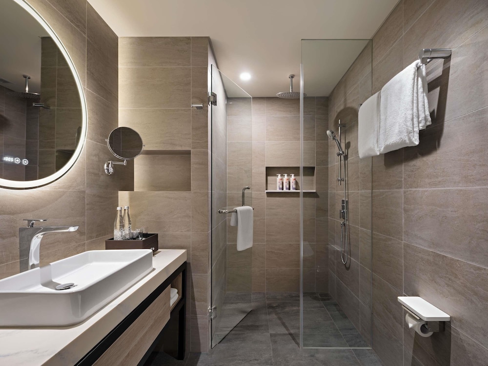 Habitación clásica, 2 camas individuales del hotel Mövenpick Jakarta City Centre. Foto 2