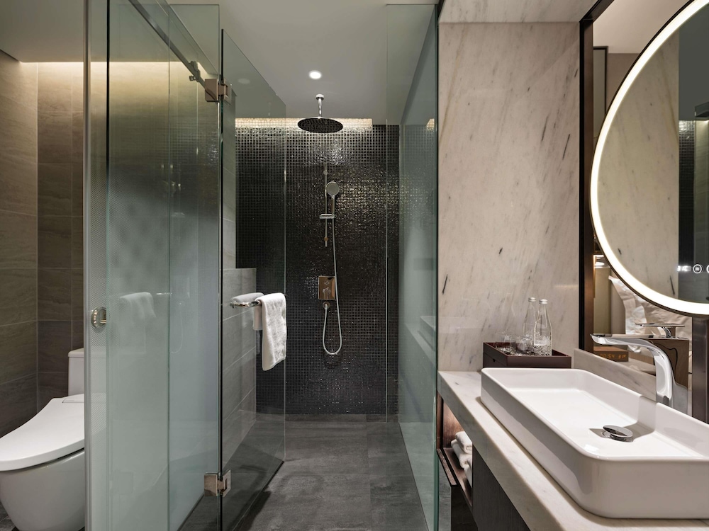 Habitación ejecutiva, 2 camas individuales del hotel Mövenpick Jakarta City Centre. Foto 3