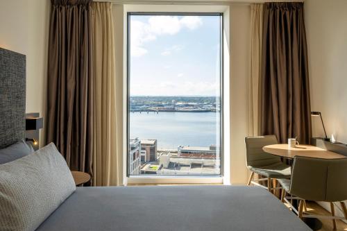 Habitación INNSiDE Comunicante con Vistas al Río del hotel INNSiDE by Meliá Liverpool. Foto 3