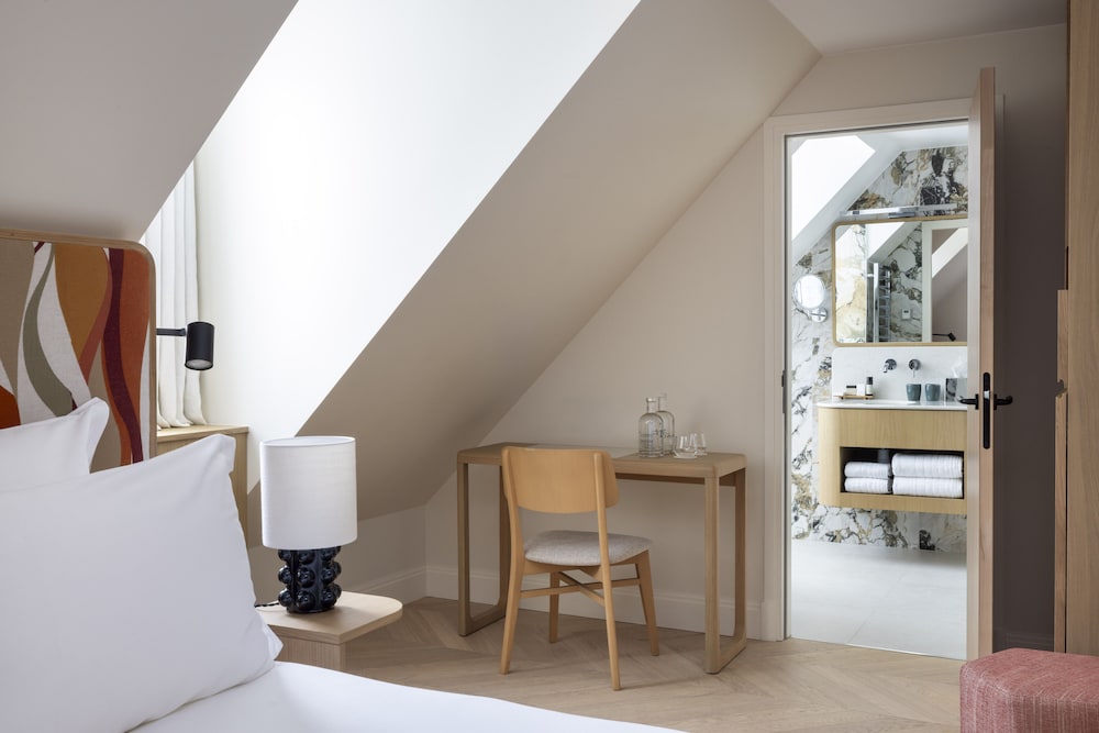 Superior Mansard Room del hotel Padam Hôtel. Foto 2