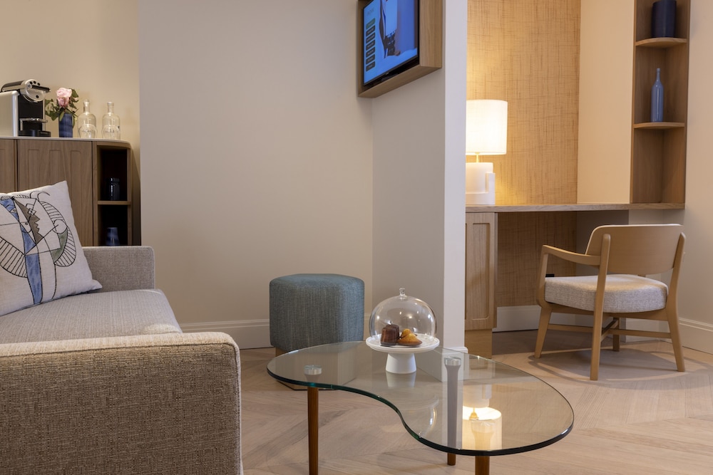 Suite junior, balcón del hotel Padam Hôtel. Foto 6