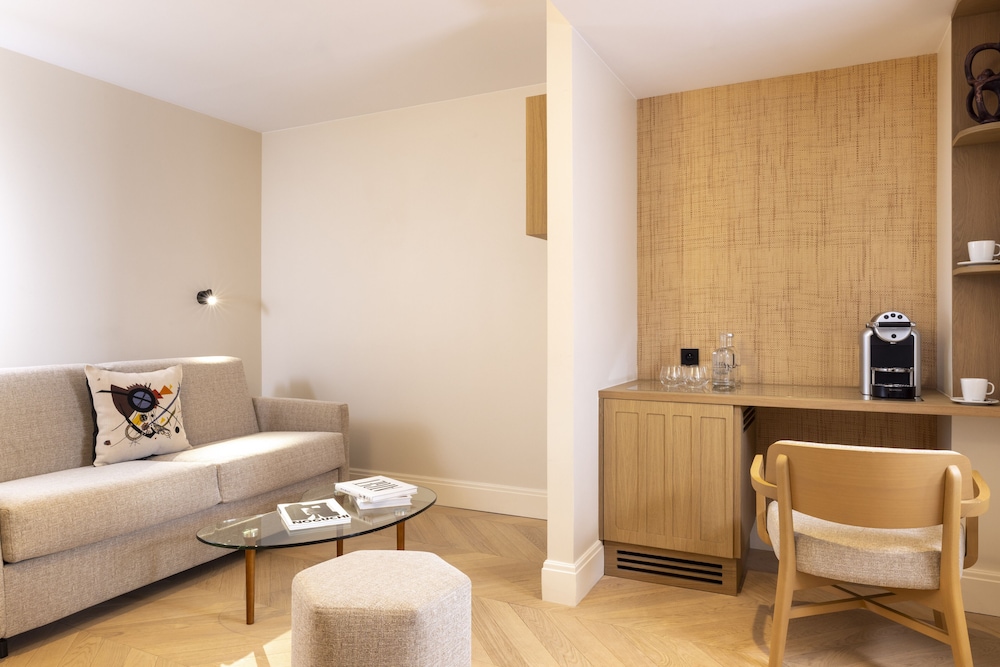 Suite junior, balcón del hotel Padam Hôtel. Foto 10