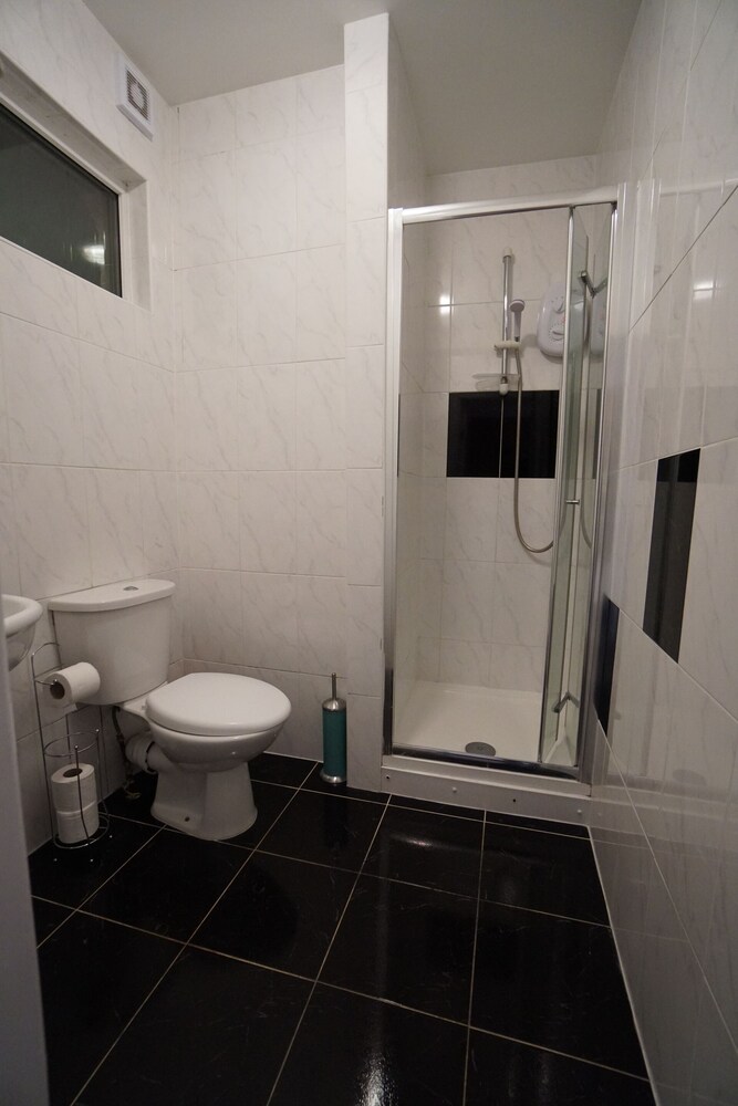 Apartamento, baño privado (Apartment 11) del hotel London Queens Apartments. Foto 22