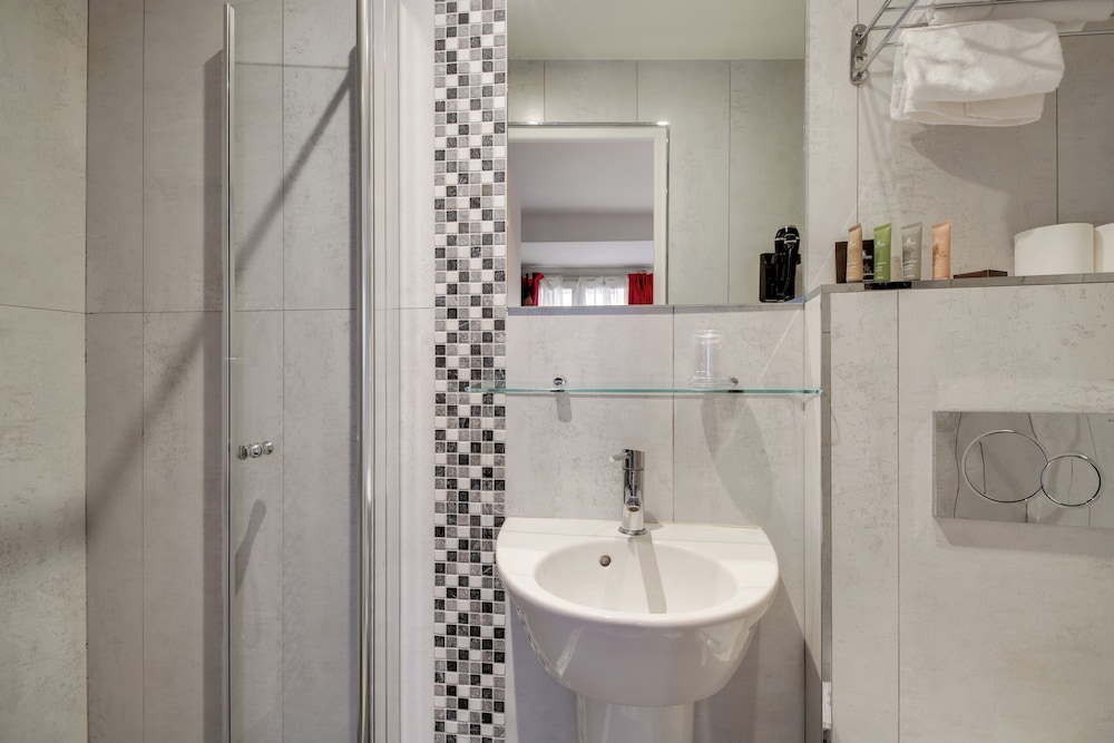 Habitación clásica del hotel Riviera Elysées. Foto 5